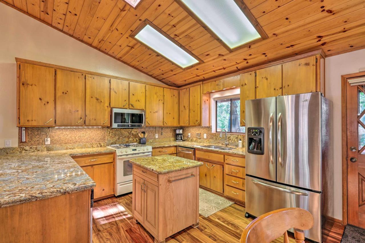 Quiet Twain Harte Cabin With Deck And Forest Views! エクステリア 写真